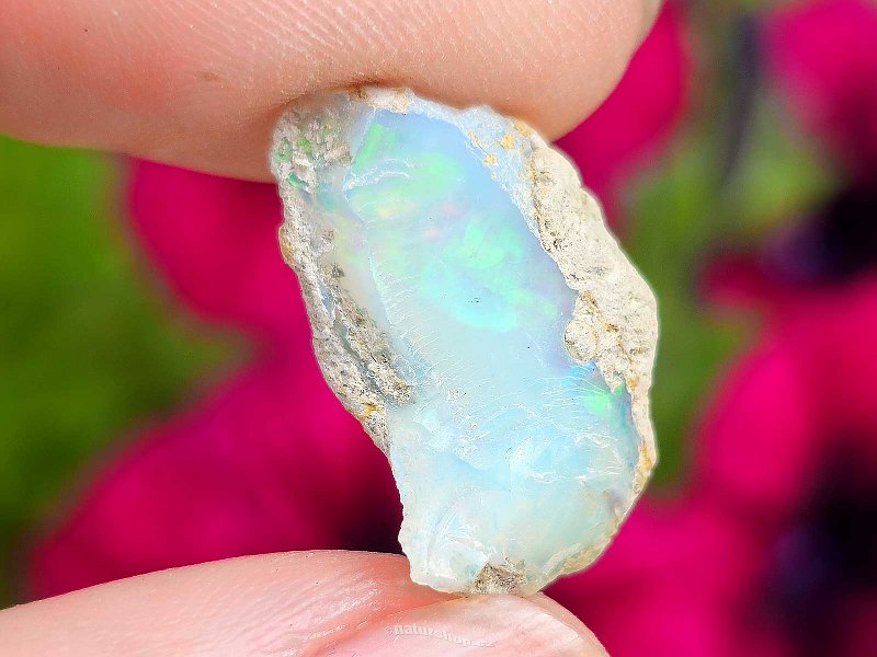 Přírodní opál etiopský v hornině z Etiopie (1,7g)
