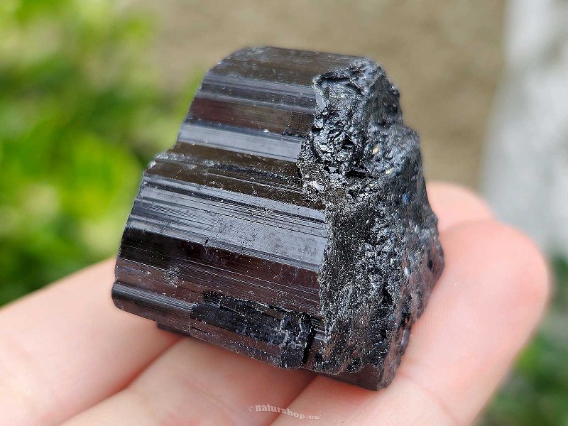 Turmalín černý skoryl krystal 43g z Madagaskaru