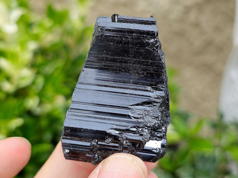 Turmalín černý skoryl krystal 57g z Madagaskaru