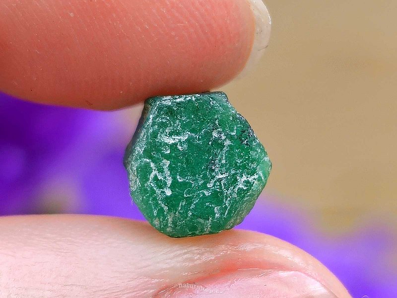 Natural crystal emerald from Pakistan 0.9g