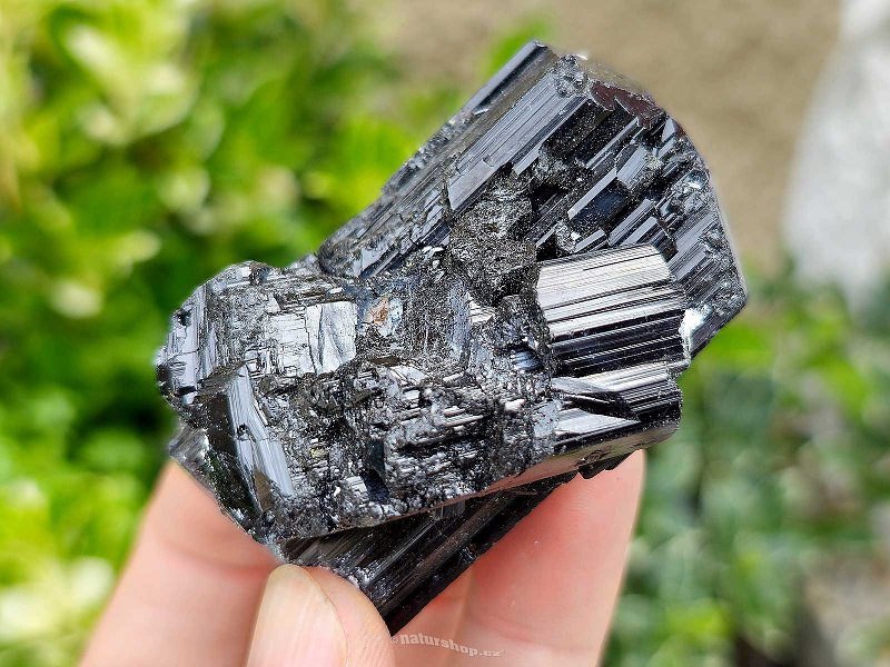 Turmalín černý skoryl krystal (108g) z Madagaskaru