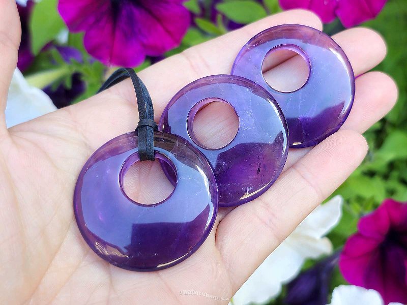Amethyst round pendant on leather 40mm