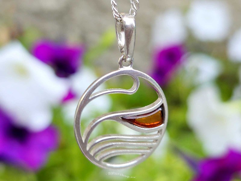 Amber pendant silver circle Ag 925/1000