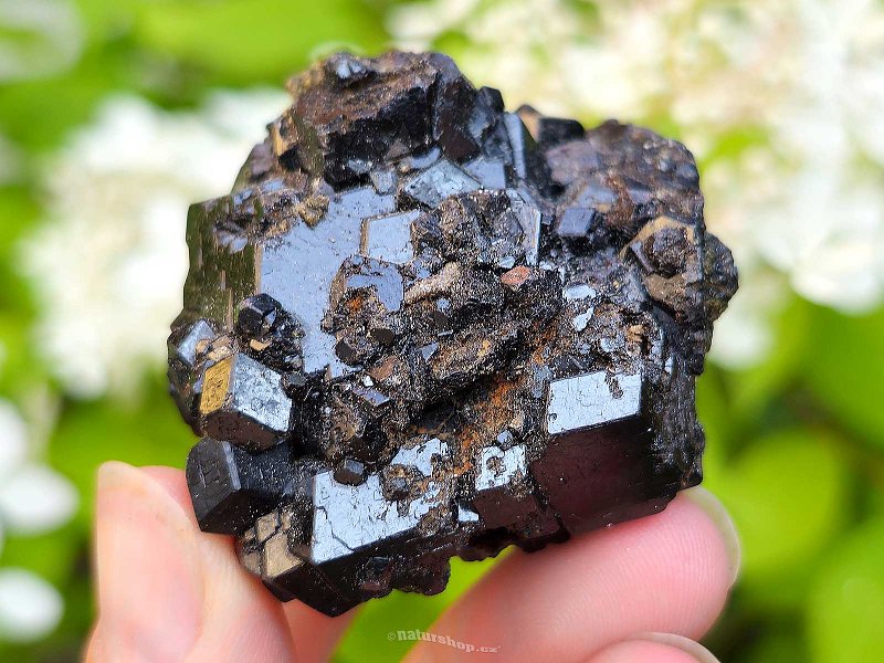 Granát melanit surový krystal Mali 115g