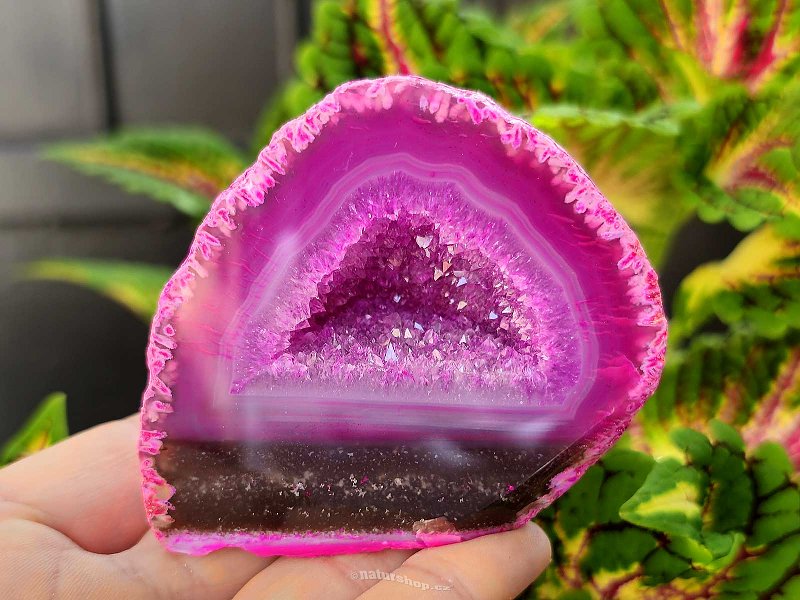 Agate geode with cavity dyed pink 179g from Brazil