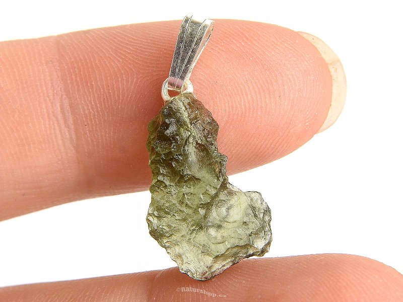 Vltavín (Moldavite) přívěsek 1,1g stříbrný úchyt Ag 925/1000