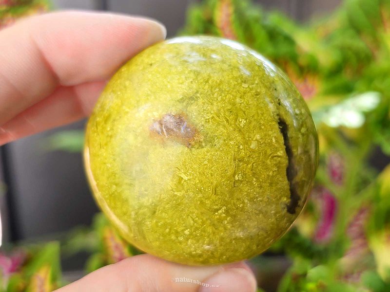 Opal green stone from Madagascar (94g)