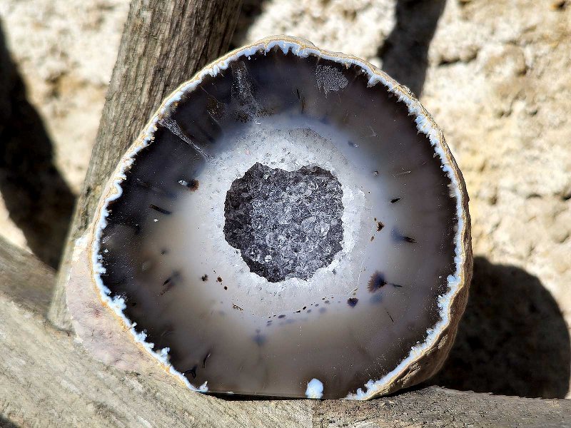 Geode agate natural with cavity Brazil 683g