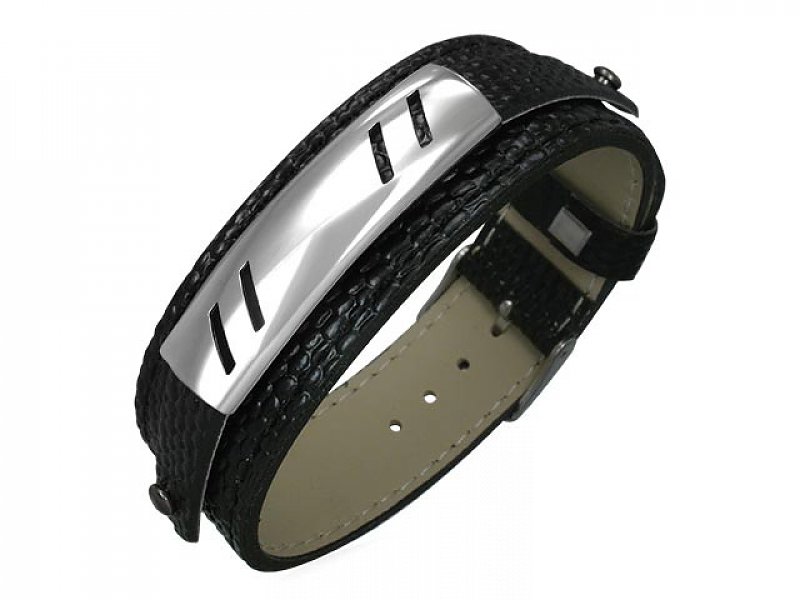Leather bracelet with steel plate
