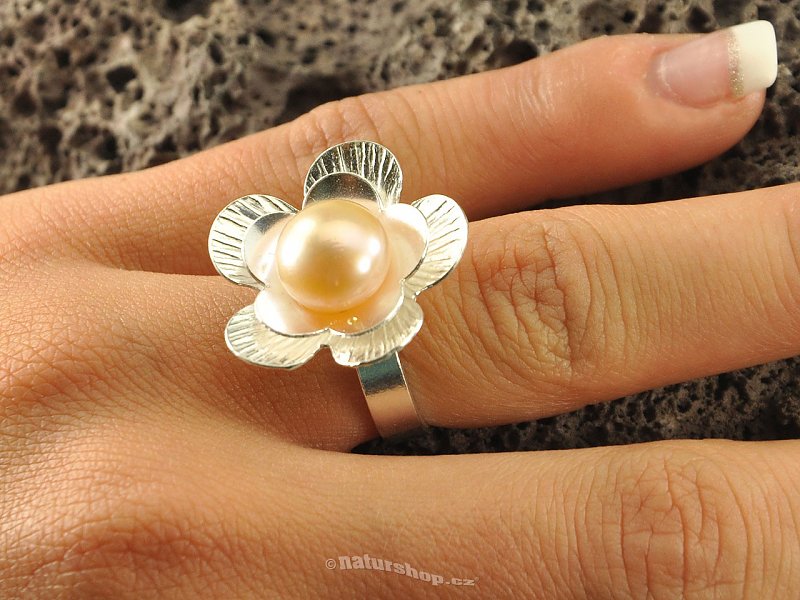 Kolekce Botanic: stříbrný prsten Ag květ s perlou