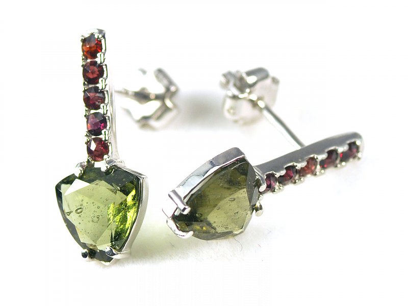 Earrings with garnets and a moldavite triangle 8 mm Ag 925/1000 + Rh