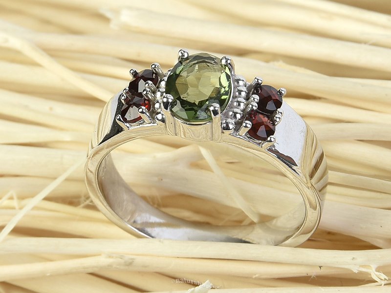 Vltavín prsten ovál s granáty standart brus Ag 925/1000 + Rh