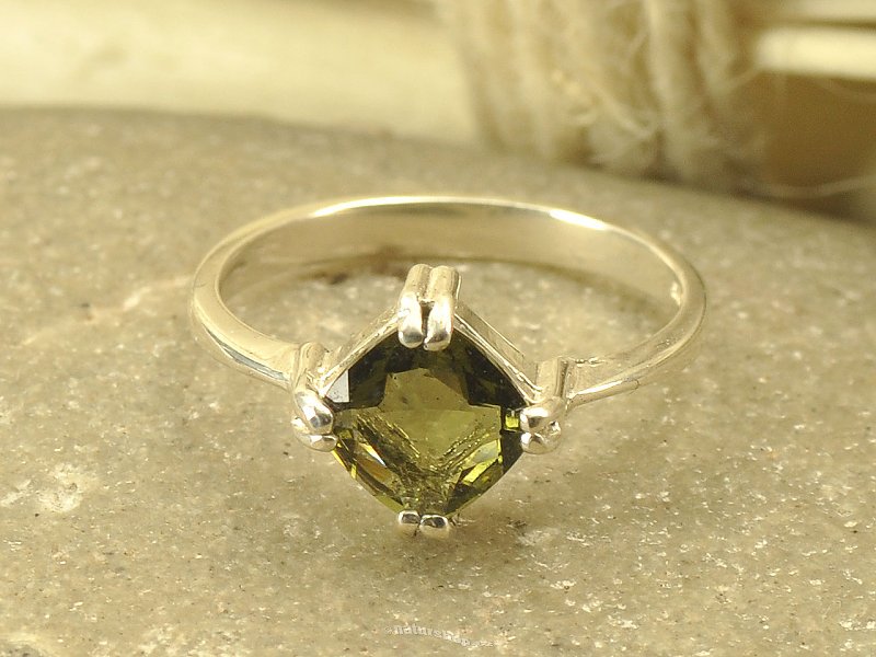 Stříbrný prsten s vltavínem kosočtverec 7 x 7mm Ag 925/1000