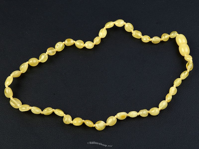 Jantar světlý valounky náhrdelník 34cm (dětská velikost)