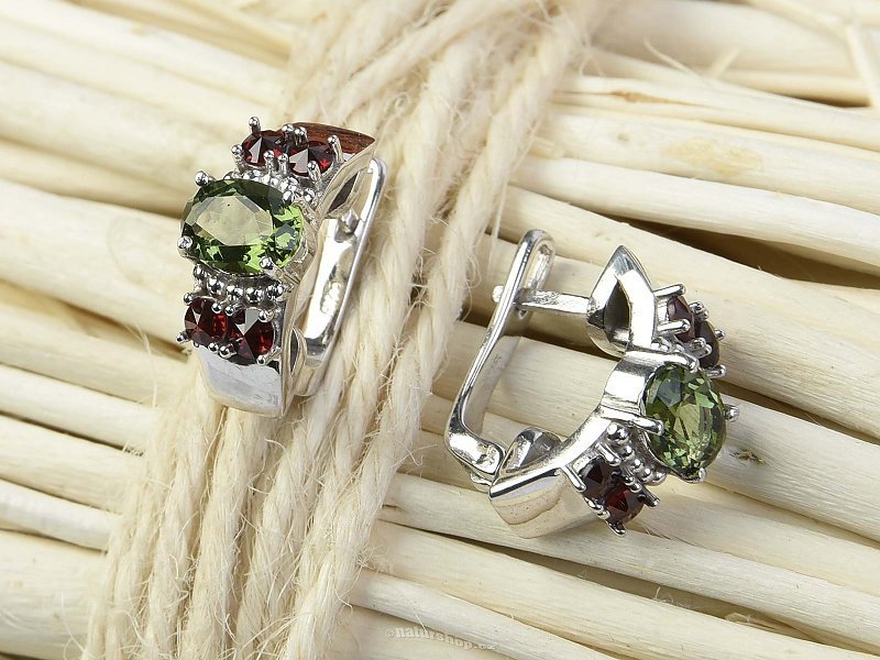 Moldavite earrings with garnet 5x7mm Ag 925/1000 Rh