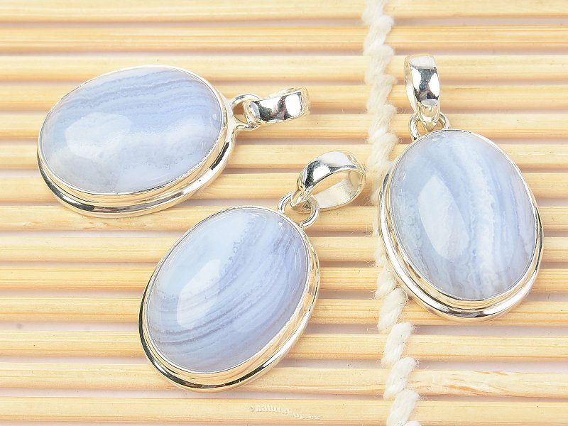 Chalcedon pendant oval with Ag 925/1000 rim