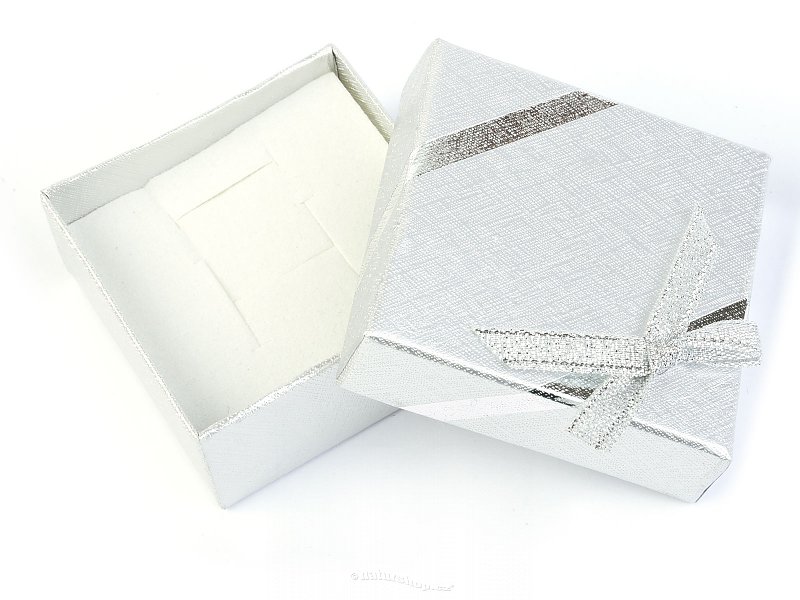 Gift box silver paper with bow 6 x 6cm