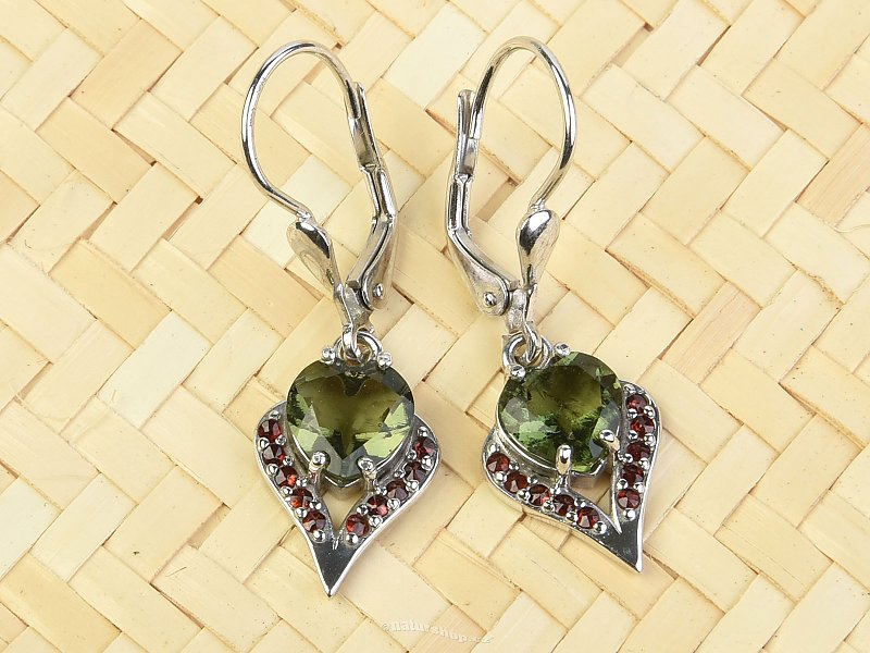 Moldavite and garnets heart earrings 7 x 7mm standard brush Ag 925/1000 + Rh