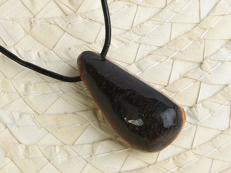 Pendant from tiger eye on cord 11.0g