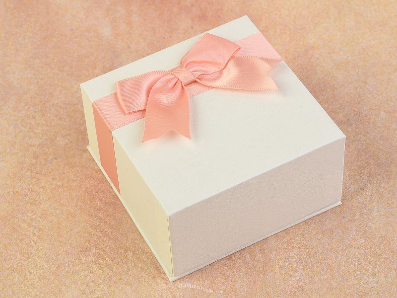 Gift box creamy with apricot bow 8.5 x 8.5cm