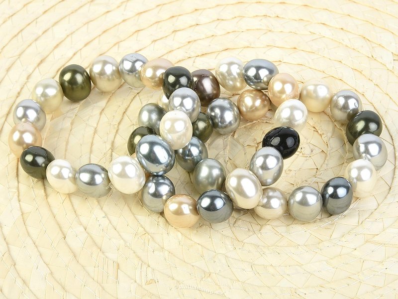 Bracelet made of rainbow pearls