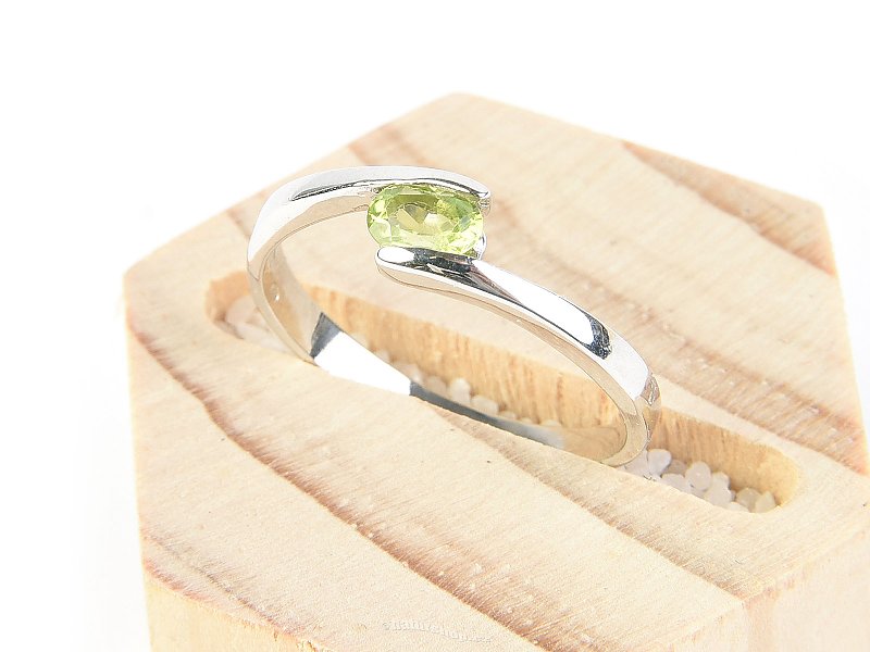 Olivín prsten ovál brus Ag 925/1000