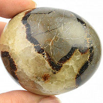 Smooth septarium stone (Madagascar) 108g