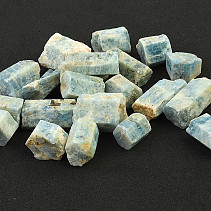 Akvamarín menší neprůhledný krystal