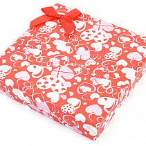 Dárková krabička červená srdíčka s mašlí 15,5 x 15,5cm
