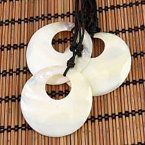 Perleťový náhrdelník světlý kruh s otvorem (55mm)
