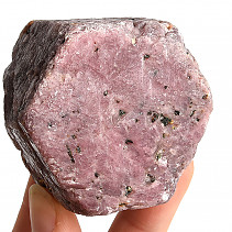 Rubín surový krystal velký 348g