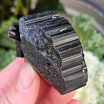 Turmalín černý surový krystal skoryl (Madagaskar) 79g