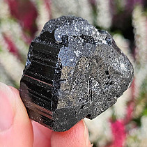 Turmalín černý surový krystal skoryl (Madagaskar) 58g