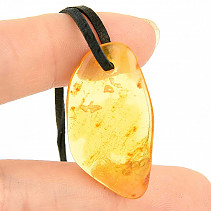 Pendant with amber on black leather 1.9g