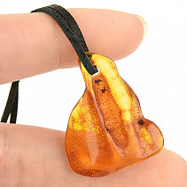 Pendant with amber on black leather 2.6g