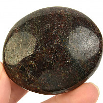 Hladký kámen granát z Madagaskaru 142g
