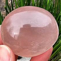 Rose smooth stone from Madagascar (104g)