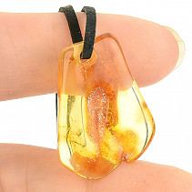 Pendant with amber on black leather 1.8g