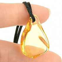 Pendant with amber on black leather 2.3g