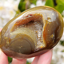 Smooth stone with carnelian cavity 125g Madagascar