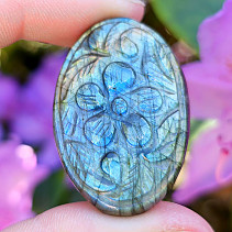 Muggle labradorite with flower motif (9.7g)