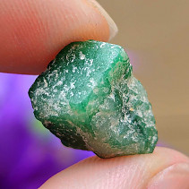 Přírodní krystal smaragd z Pákistánu 1,8g