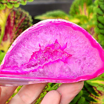 Agate geode with cavity dyed pink 153g from Brazil