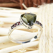 Vltavín a granáty prsten brus 9 x 9mm stříbro Ag 925/1000 + Rh