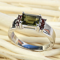 Vltavín a granáty prsten obdélník 8 x 6mm standard brus Ag 925/1000 + Rh