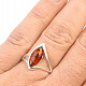 Stříbrný prsten s podlouhlým jantarem Ag 925/1000