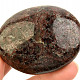 Hladký kámen granát z Madagaskaru 129g